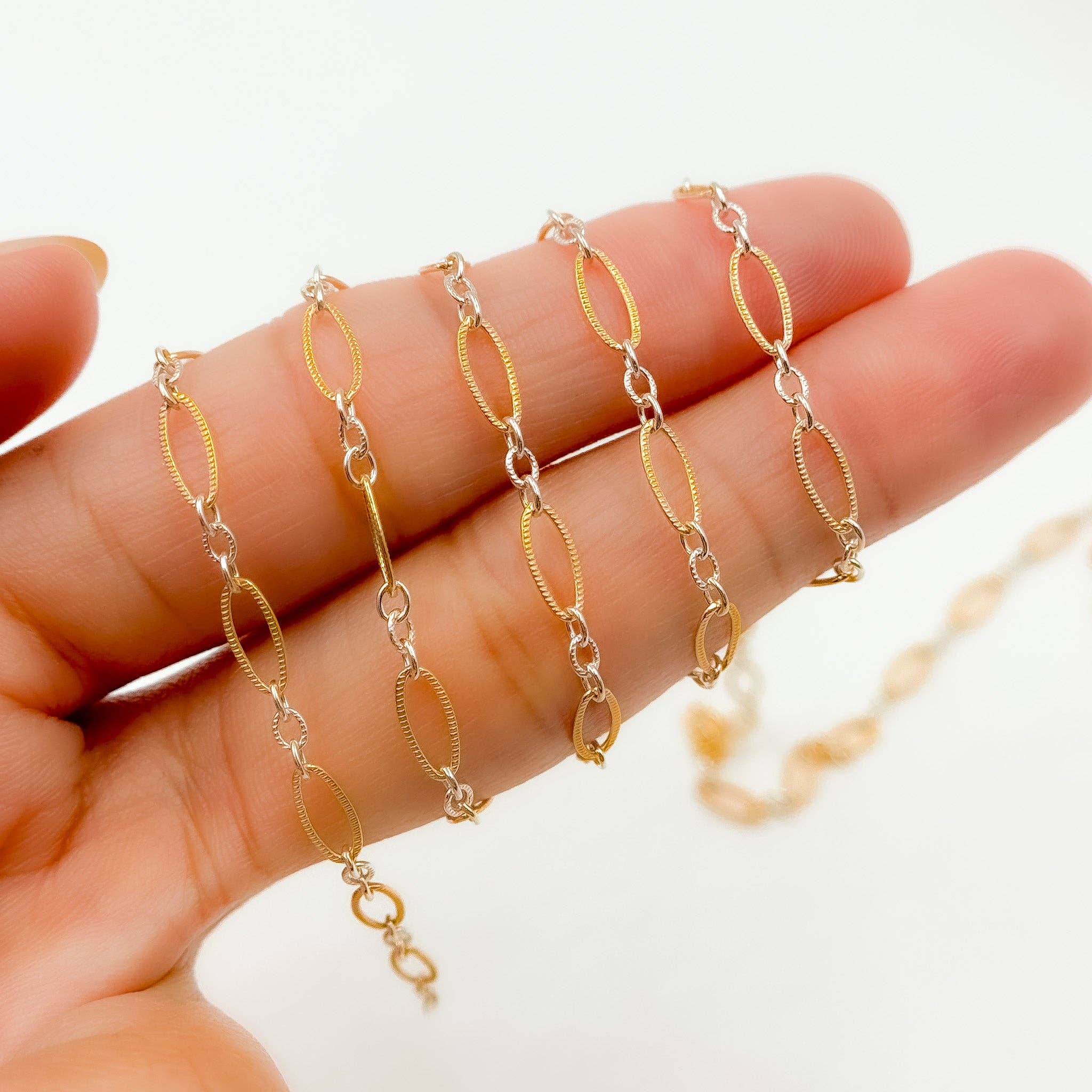XM2131KTT. Two Tone Oval and Round Textured Links Chain
